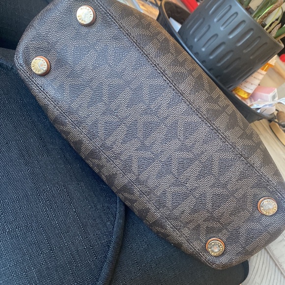 Michael Kors Signature Medium Tote - Picture 12 of 12